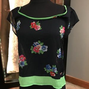 HOLLISTER ⭐️ Beautiful Floral & Lime Green Shirt